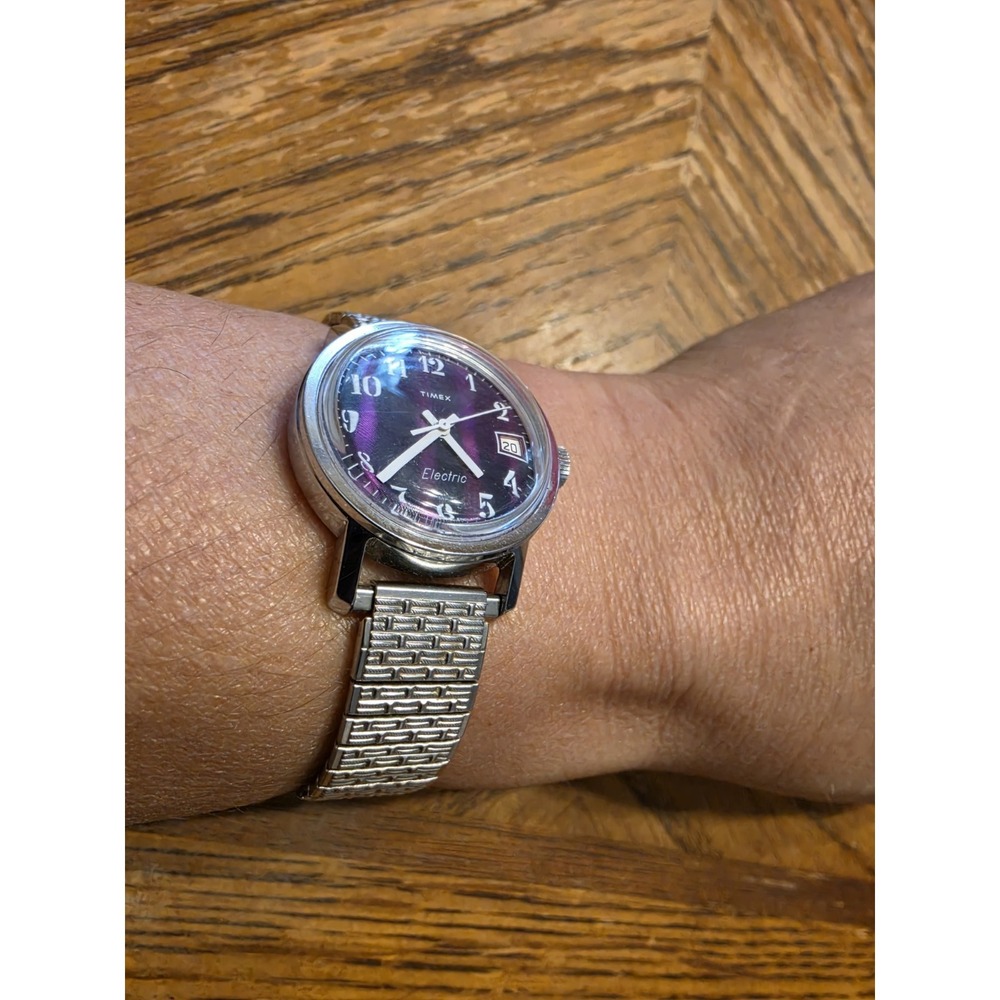 Timex Wind Up England Dial 2 tone purple face vintage watch calendar - Picture 2 of 7